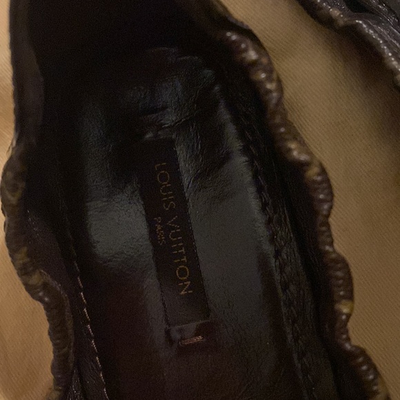 lV flat shoes like new - Picture 4 of 5